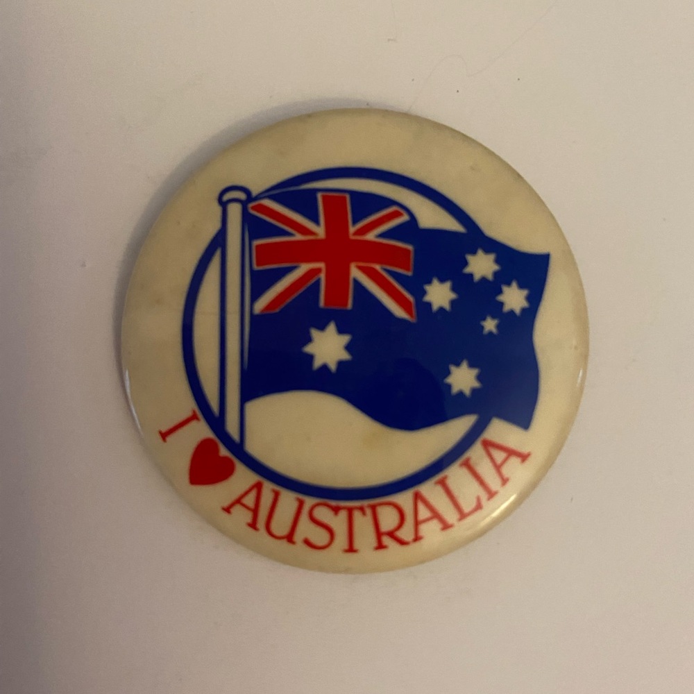 💥I Love Australia Button Pin vintage